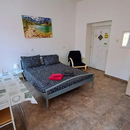 Dejan Apartments-top Centar-old Town-low Budget Pola