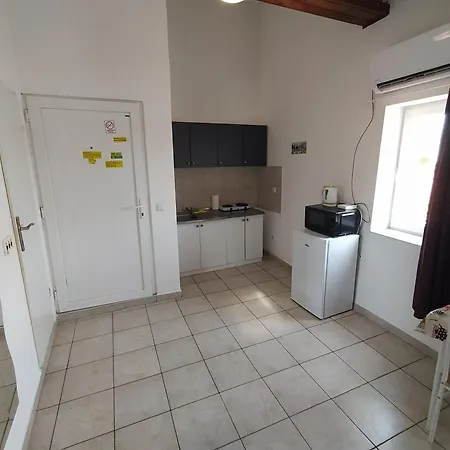 Dejan Apartments-top Centar-old Town-low Budget Pola