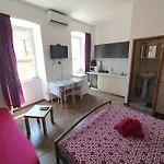 Dejan Apartments-top Centar-old Town-low Budget Apartment Pula