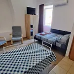 Dejan Apartments-top Centar-old Town-low Budget Apartament Pula