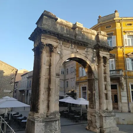 Dejan 2-top Centar-old Town Апартаменты *