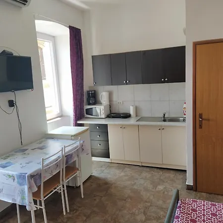 Dejan Apartments-top Centar-old Town-low Budget Pula