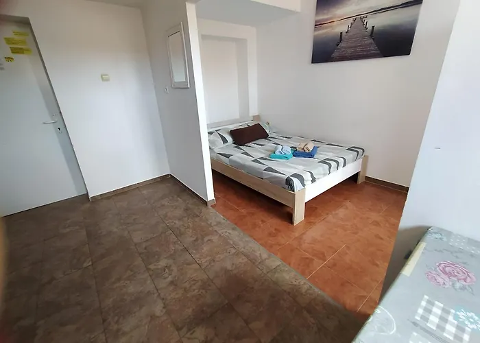 Dejan Apartments-top Centar-old Town-low Budget 풀라