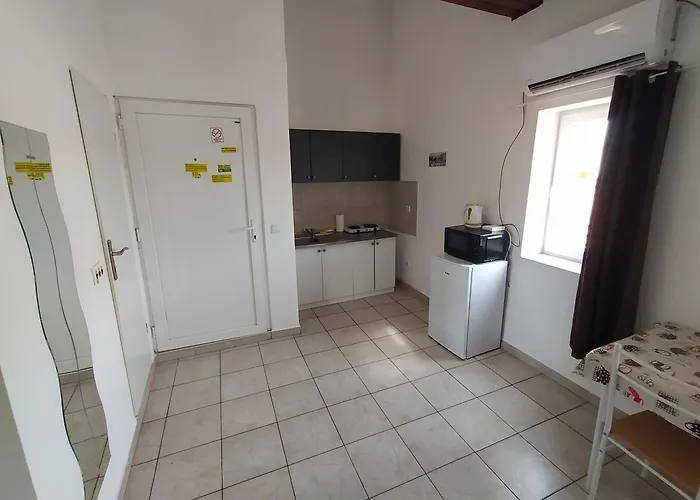 Dejan Apartments-top Centar-old Town-low Budget 풀라