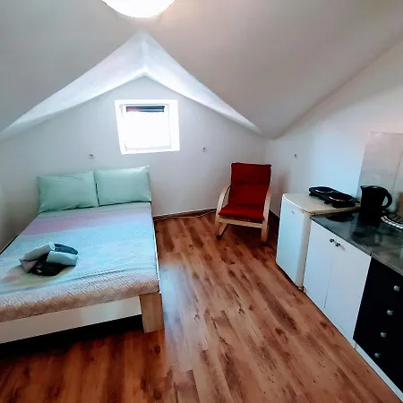 Dejan Apartments-top Centar-old Town-low Budget Apartamento