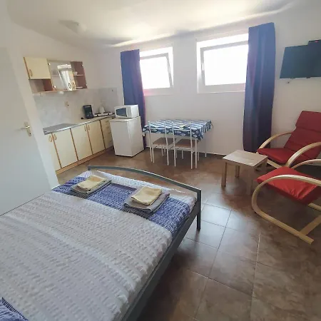 Dejan Apartments-top Centar-old Town-low Budget Pula