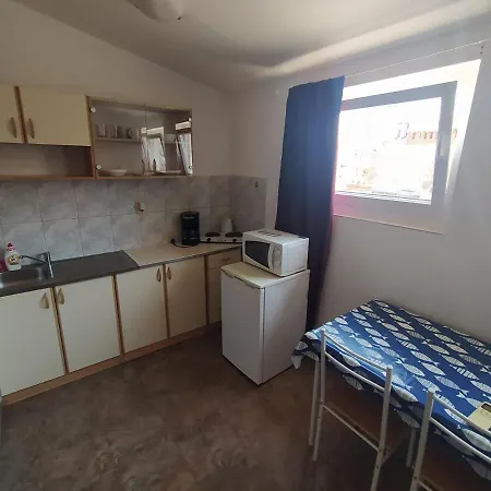 Apartment Dejan Apartments-top Centar-old Town-low Budget Pula