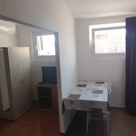 Dejan Apartments-top Centar-old Town-low Budget Apartamento