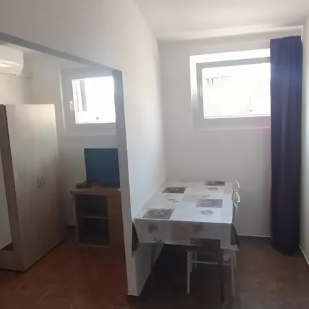 Dejan Apartments-top Centar-old Town-low Budget Apartment *