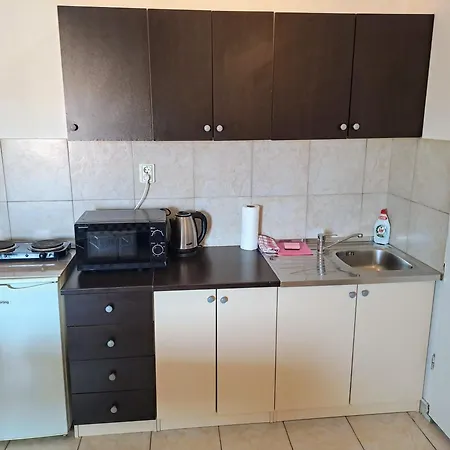 Dejan Apartments-top Centar-old Town-low Budget Apartment Pula