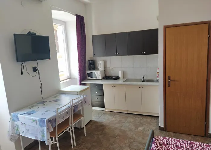 Dejan Apartments-top Centar-old Town-low Budget Pula