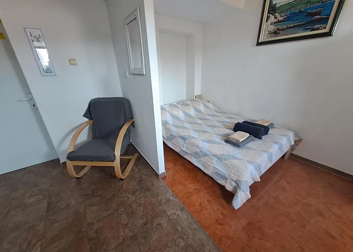 Dejan Apartments-top Centar-old Town-low Budget Pula